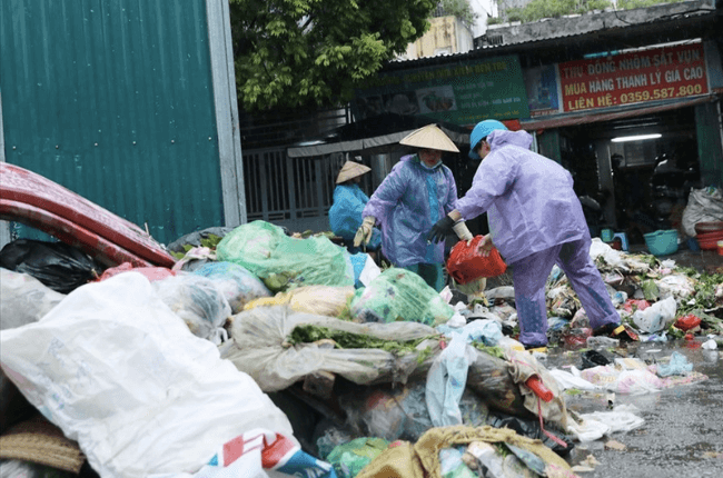 The rubbish when you walk down the street in Vietnam