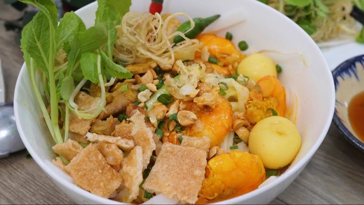 Mi Quang (Quang Noodle) is a famous noodle dish that originates in Central Vietnam