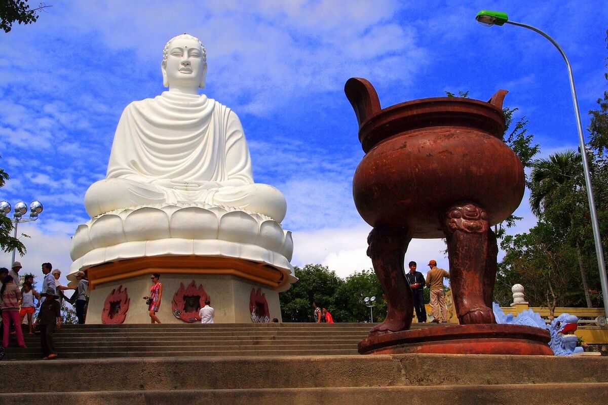 Although a long way up, the climb is gentle with lots of places to stop en route and the Buddha at the top is well worth the climb